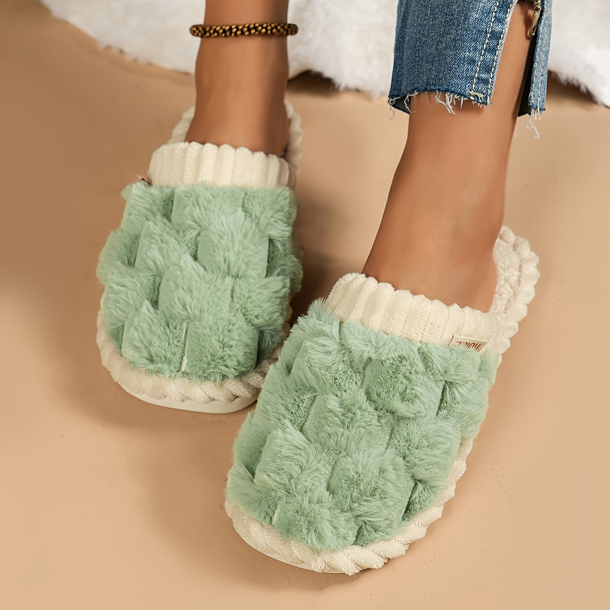 Women’s Plush Faux Fur Slippers – Cozy Non-Slip Winter Shoes