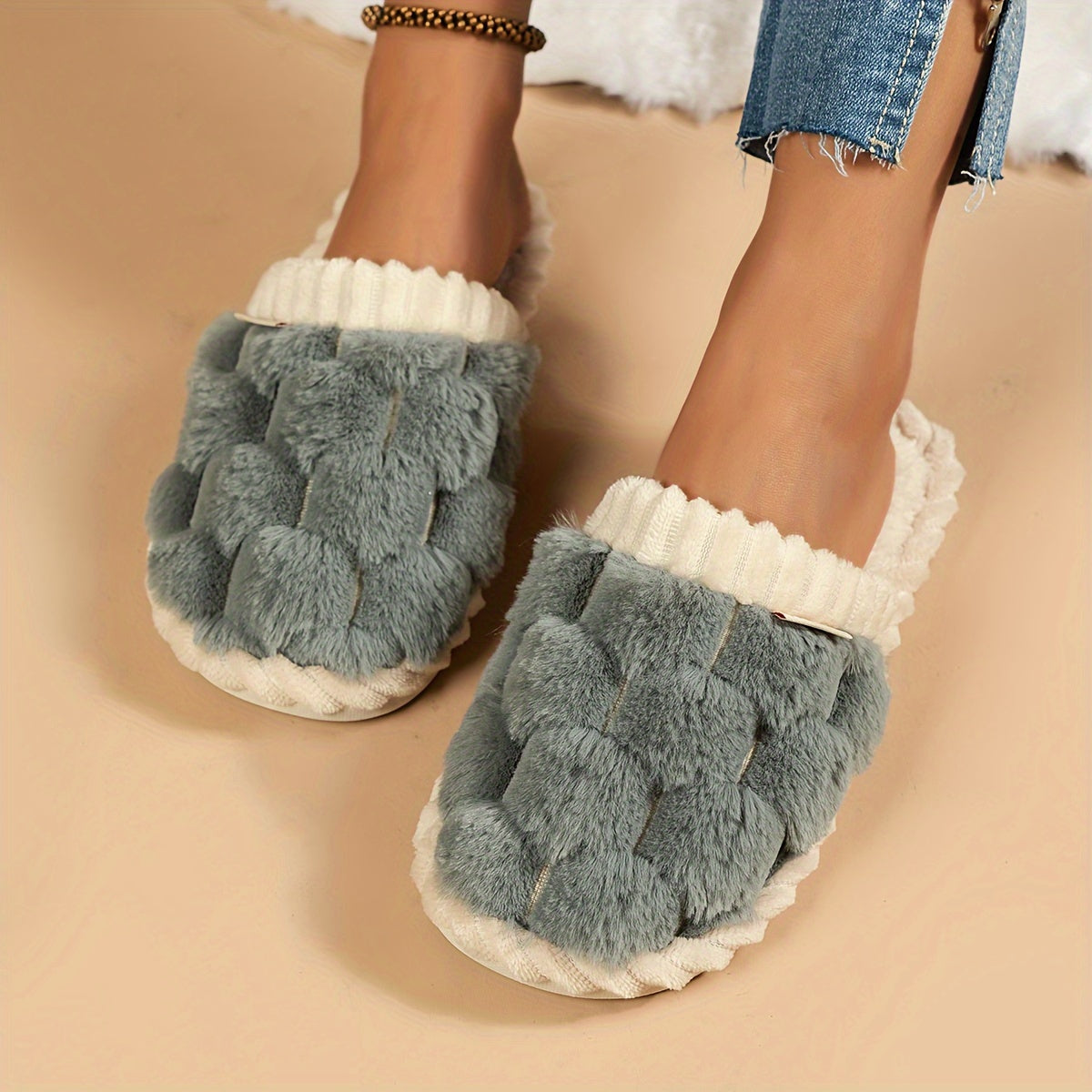Women’s Plush Faux Fur Slippers – Cozy Non-Slip Winter Shoes