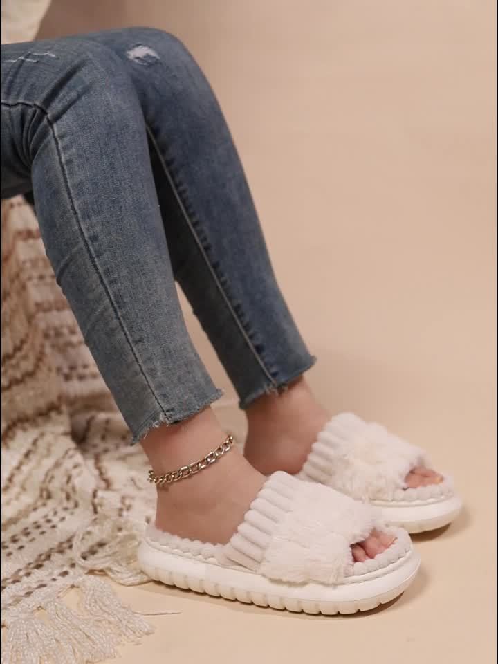 Women’s Cozy Moccasin Slippers – Faux Fur & Bow Design