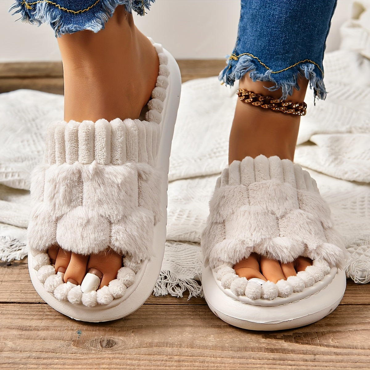 Women’s Cozy Moccasin Slippers – Faux Fur & Bow Design
