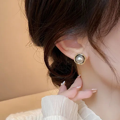 Boucles d'oreilles pendantes chics en perles noires