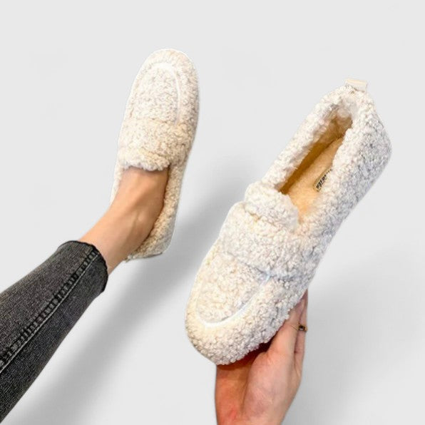 Solenne | Stylish Warm Slippers with a Touch of Elegance