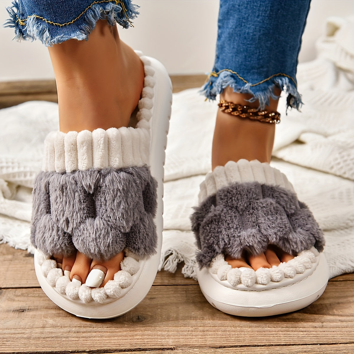 Women’s Cozy Moccasin Slippers – Faux Fur & Bow Design