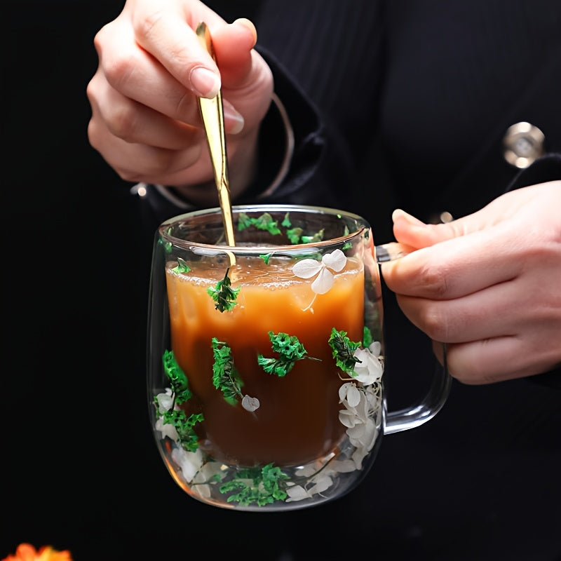 Tasse esthétique en fleurs séchées