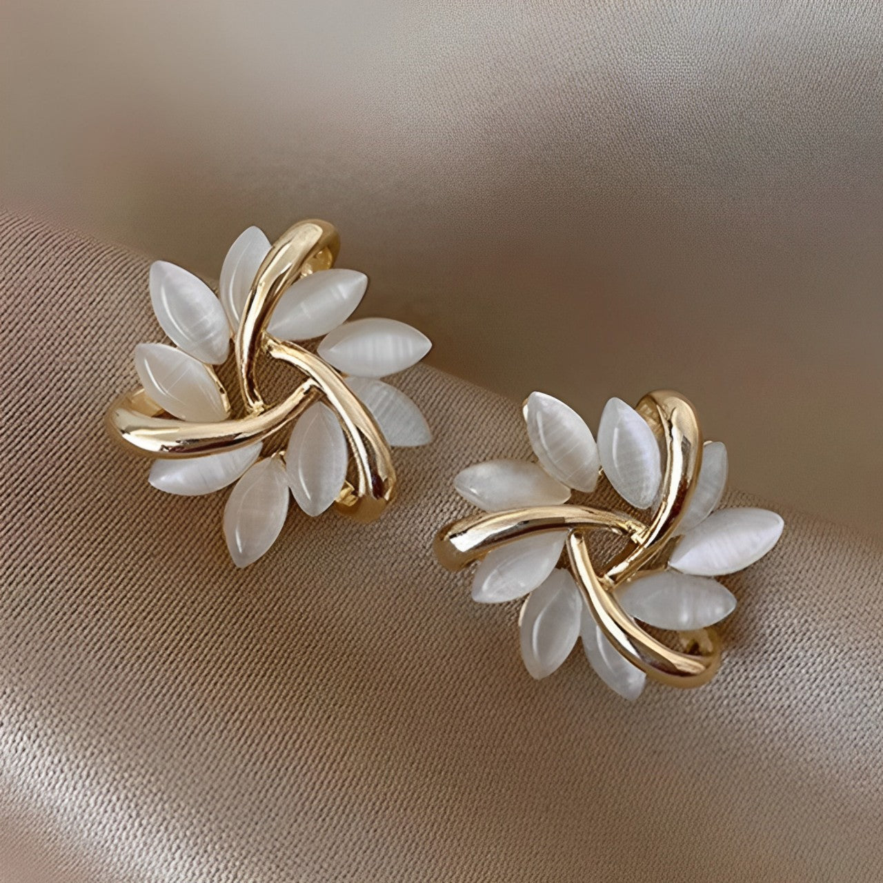 Tori™ – Boucles d'oreilles en pierre courbée et fleur