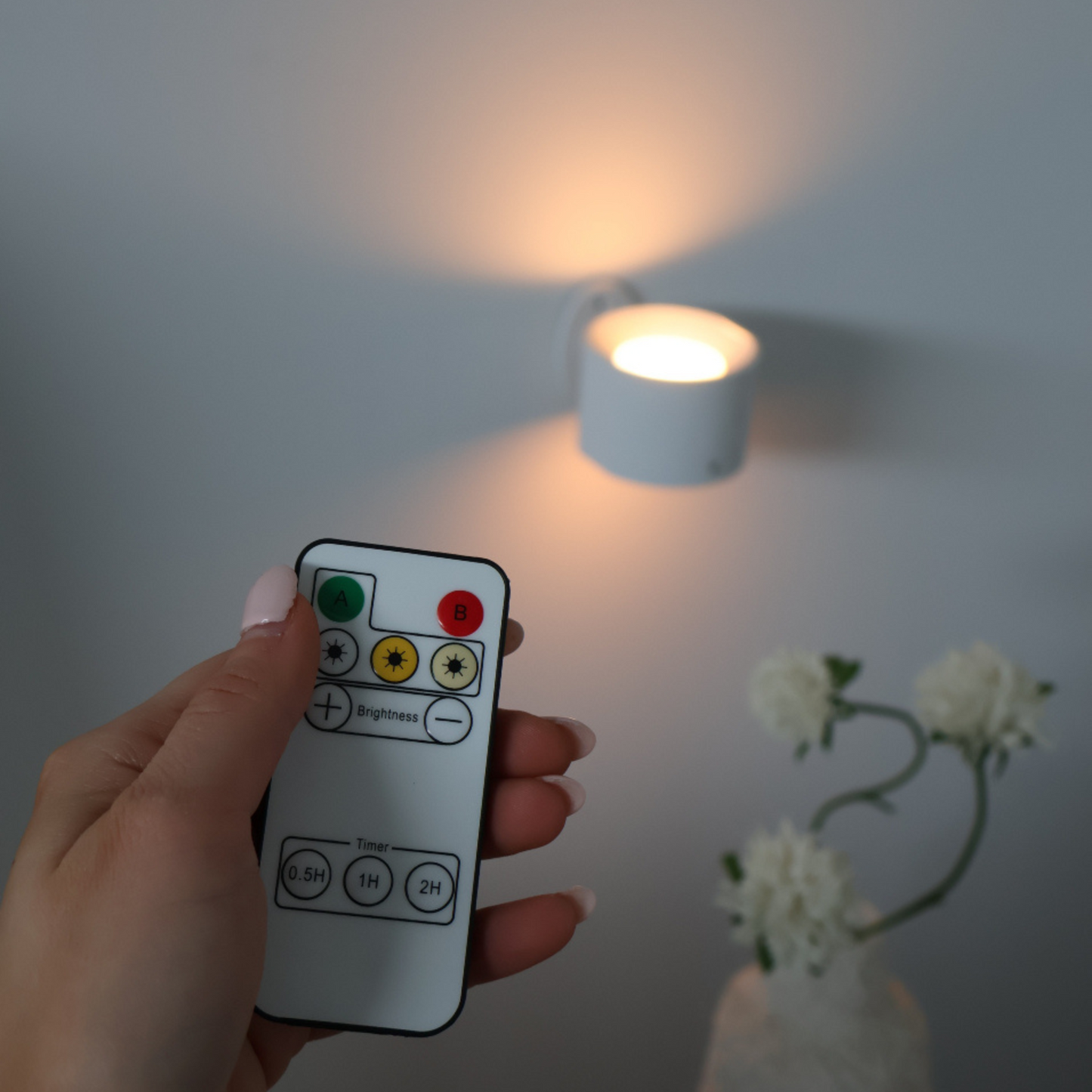 Illuvia™ | Remote-Controlled Dimmable Wireless LED Wall Light