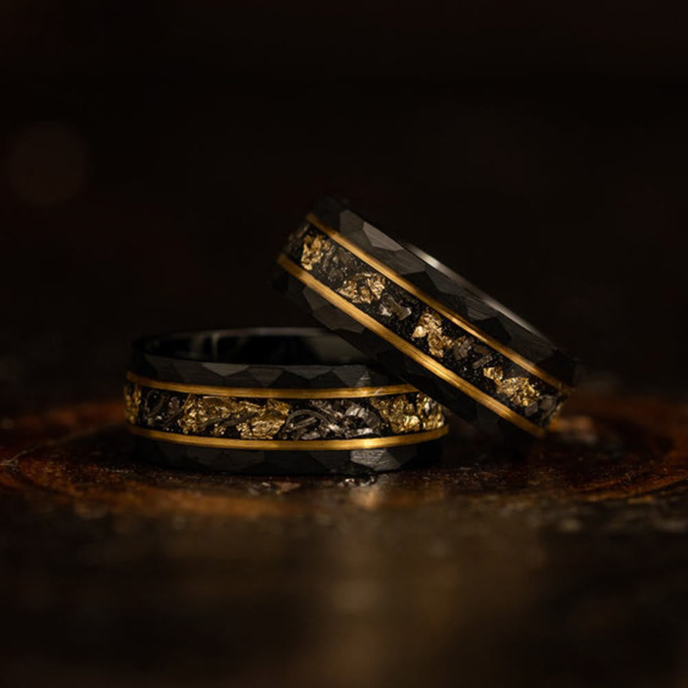 Bague en tungstène Orion avec feuille d'or et incrustation de météorite noire