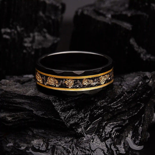 Bague en tungstène Orion avec feuille d'or et incrustation de météorite noire