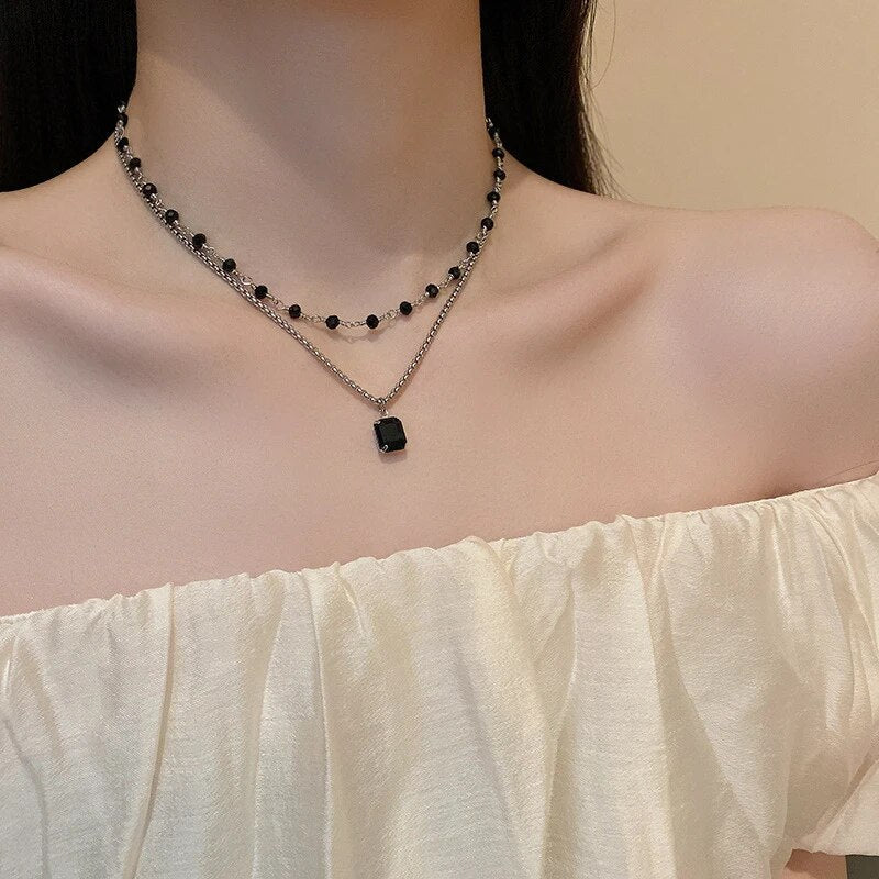 Collier en argent à double rang de perles noires