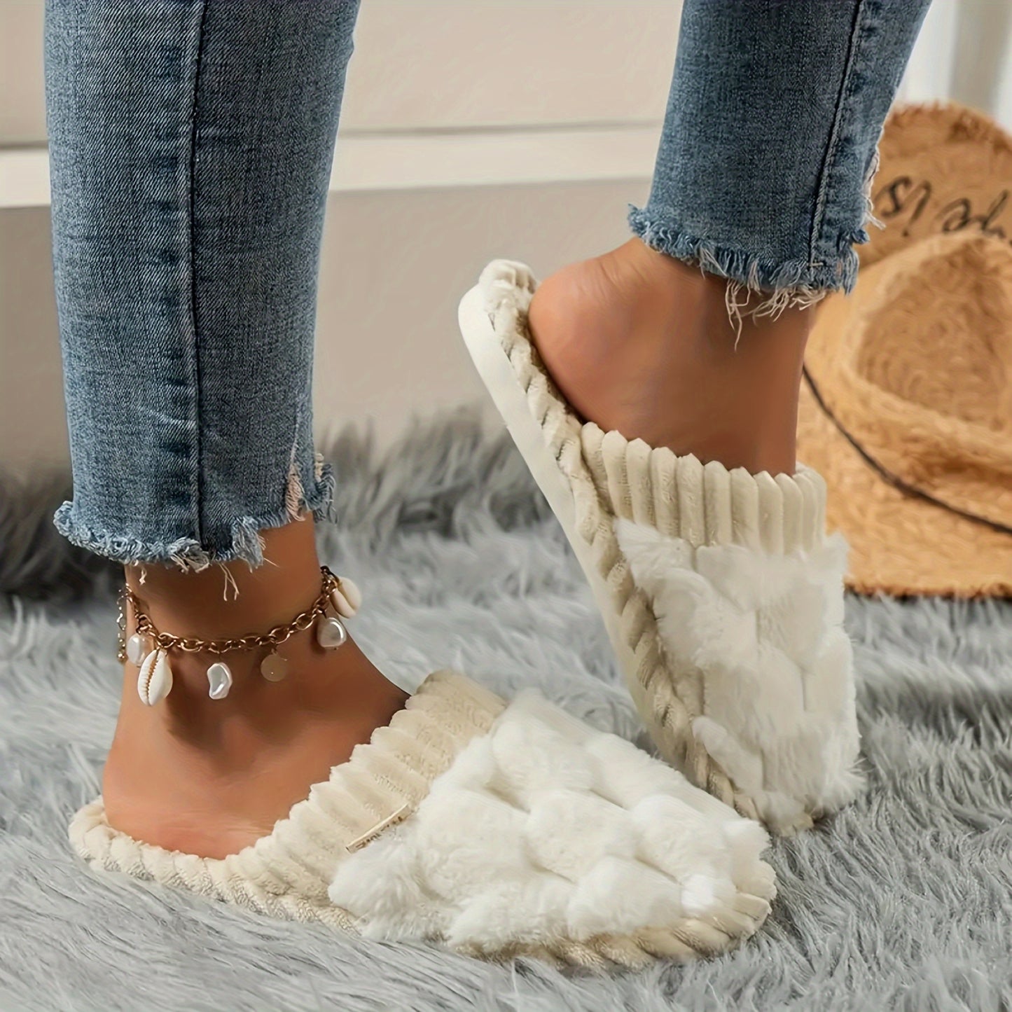 Women’s Plush Faux Fur Slippers – Cozy Non-Slip Winter Shoes