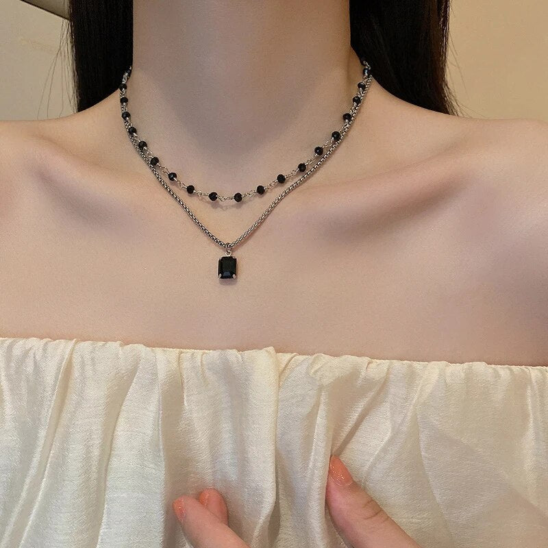 Collier en argent à double rang de perles noires