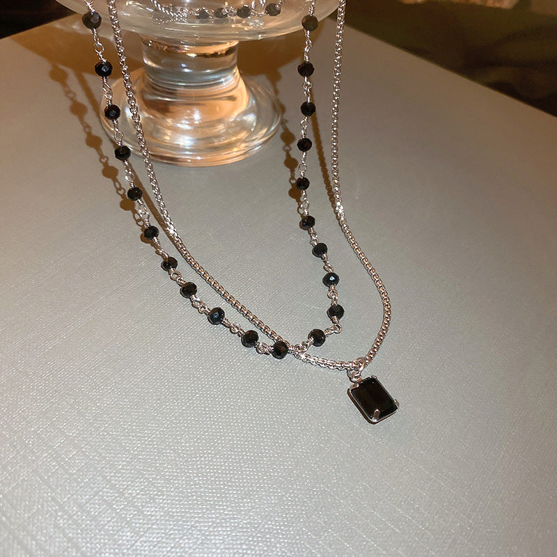 Collier en argent à double rang de perles noires
