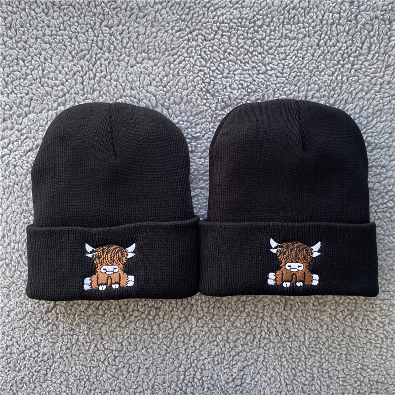 2 stuks Cartoon Highland Cow Geborduurde Beanie Mutsen - Elastische Stretch Fit Lichtgewicht Wintermutsen voor Mannen & Vrouwen, Olijfgroene & Zwarte, Handwasbare Unisex Dierenthema Beanies voor Nieuwjaar & Casual Dragen, Speelse Ontwerp, Textuur