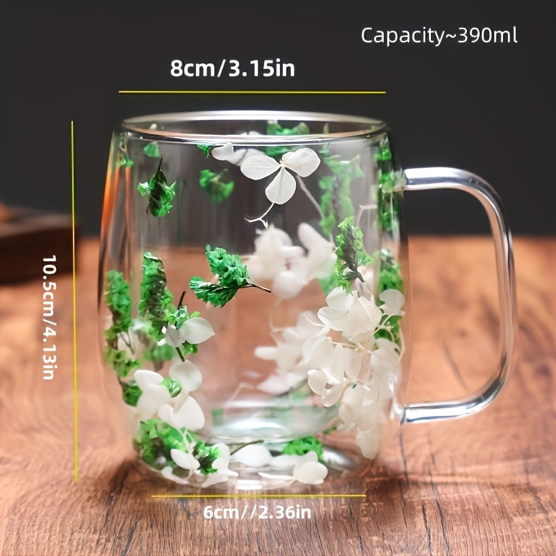 Tasse esthétique en fleurs séchées