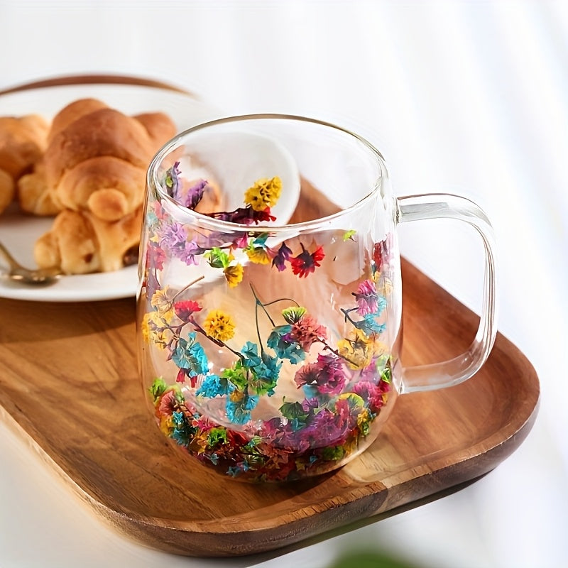 Tasse esthétique en fleurs séchées