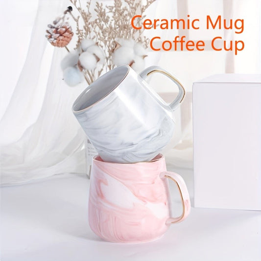 Tasse en céramique marbrée à bord doré