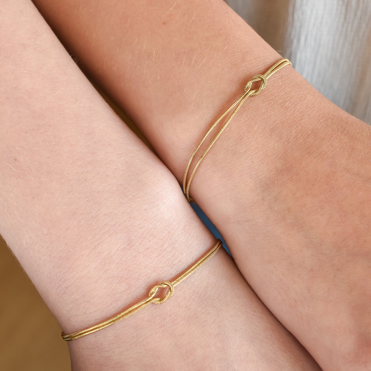 Ensemble de bracelets avec nœud connecté