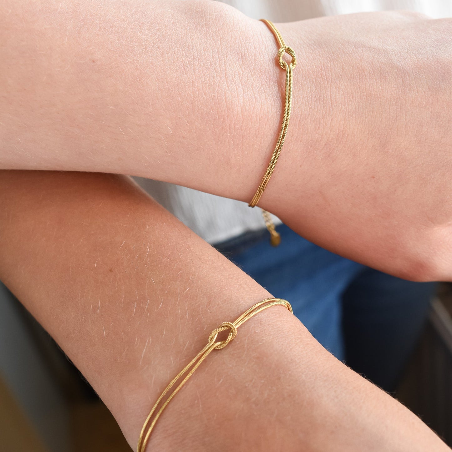 Ensemble de bracelets avec nœud connecté