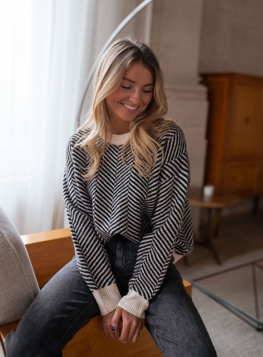 Lenya™ | Knitted Pattern Sweater