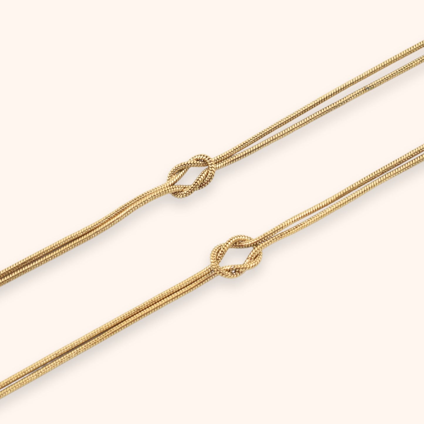 Ensemble de bracelets avec nœud connecté