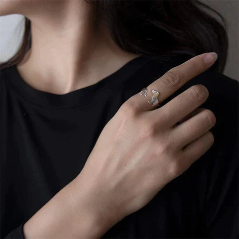 Charmante bague réglable en argent représentant un teckel – Pleine de personnalité