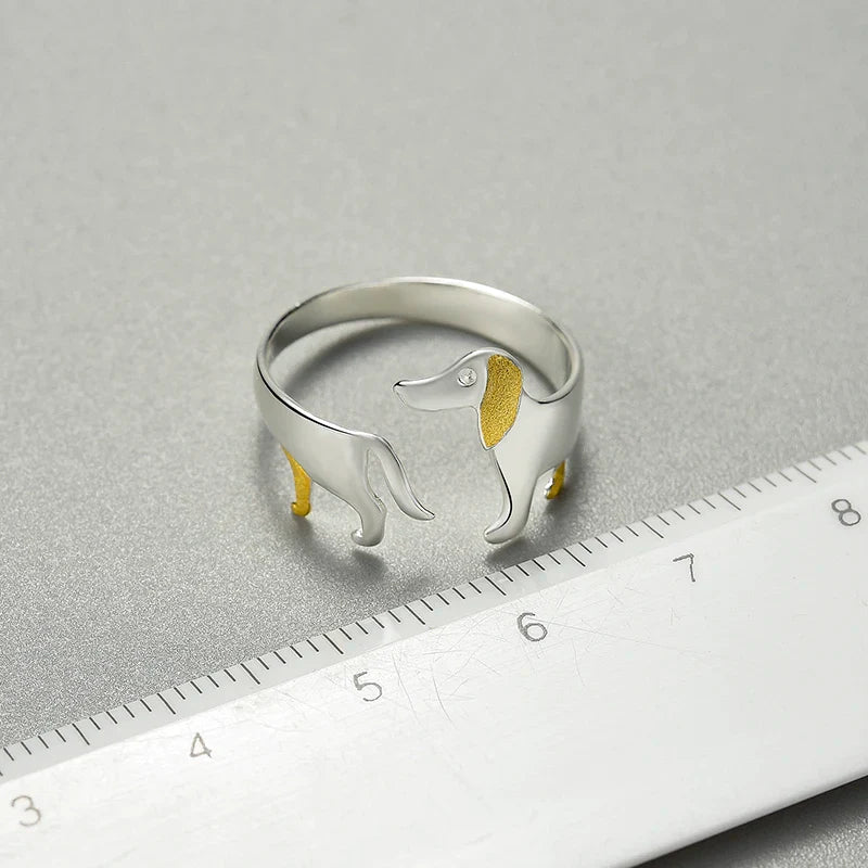 Charmante bague réglable en argent représentant un teckel – Pleine de personnalité