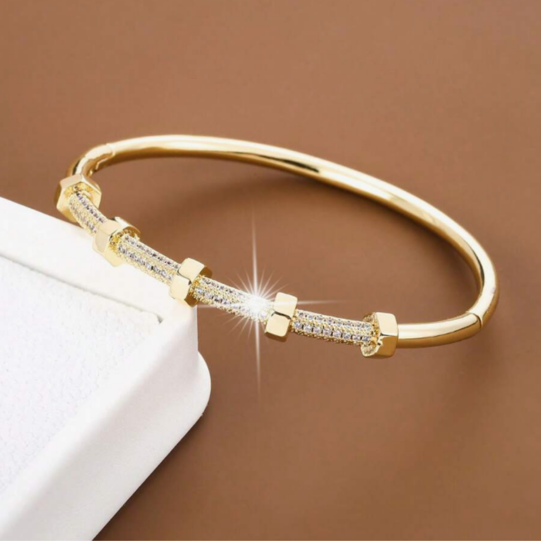Bracelet plaqué or serti de moissanite