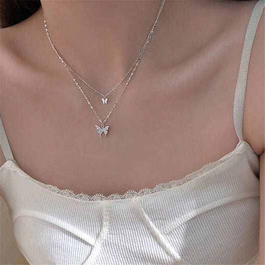 Ensemble élégant de colliers en argent avec un motif papillon éblouissant