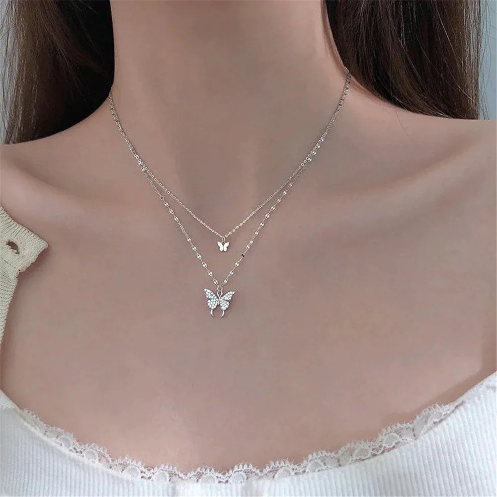 Ensemble élégant de colliers en argent avec un motif papillon éblouissant