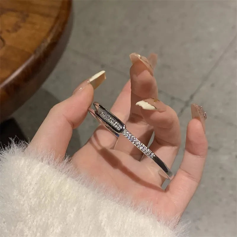 Bracelet manchette ouvert en argent sterling 925 avec zircone – Élégance naturelle et éclat intemporel