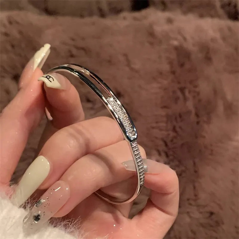 Bracelet manchette ouvert en argent sterling 925 avec zircone – Élégance naturelle et éclat intemporel