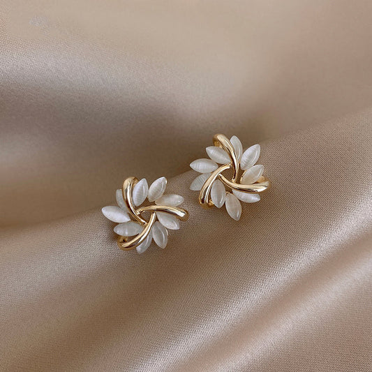 Tori™ – Boucles d'oreilles en pierre courbée et fleur