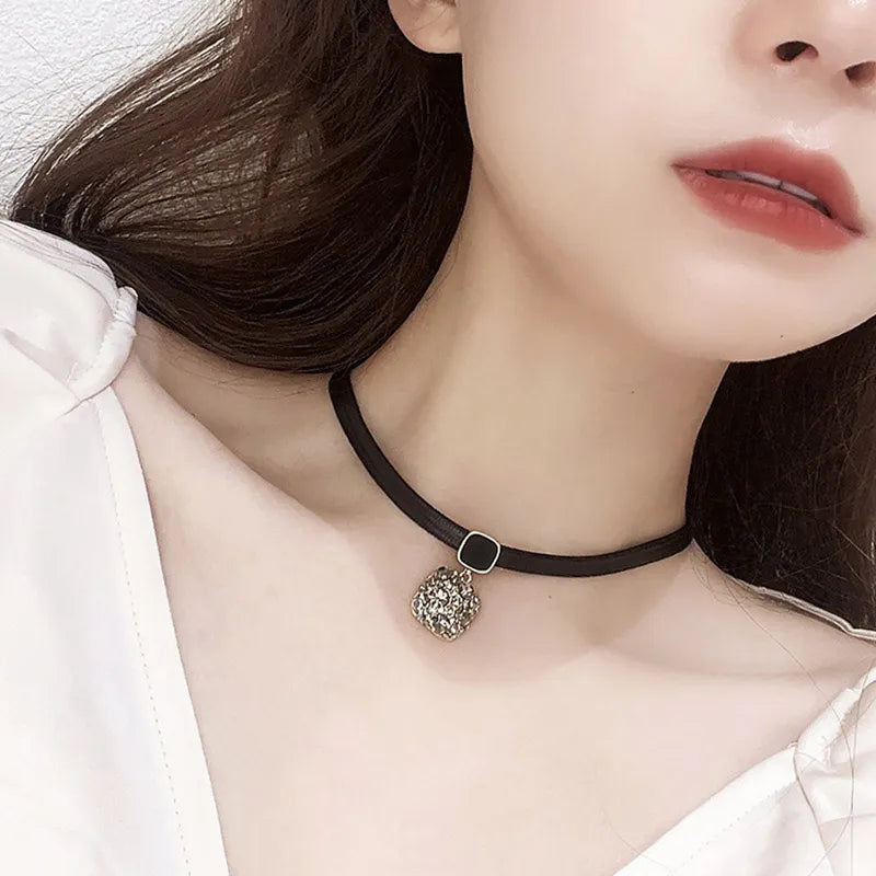 Collier pendentif en cristal géométrique