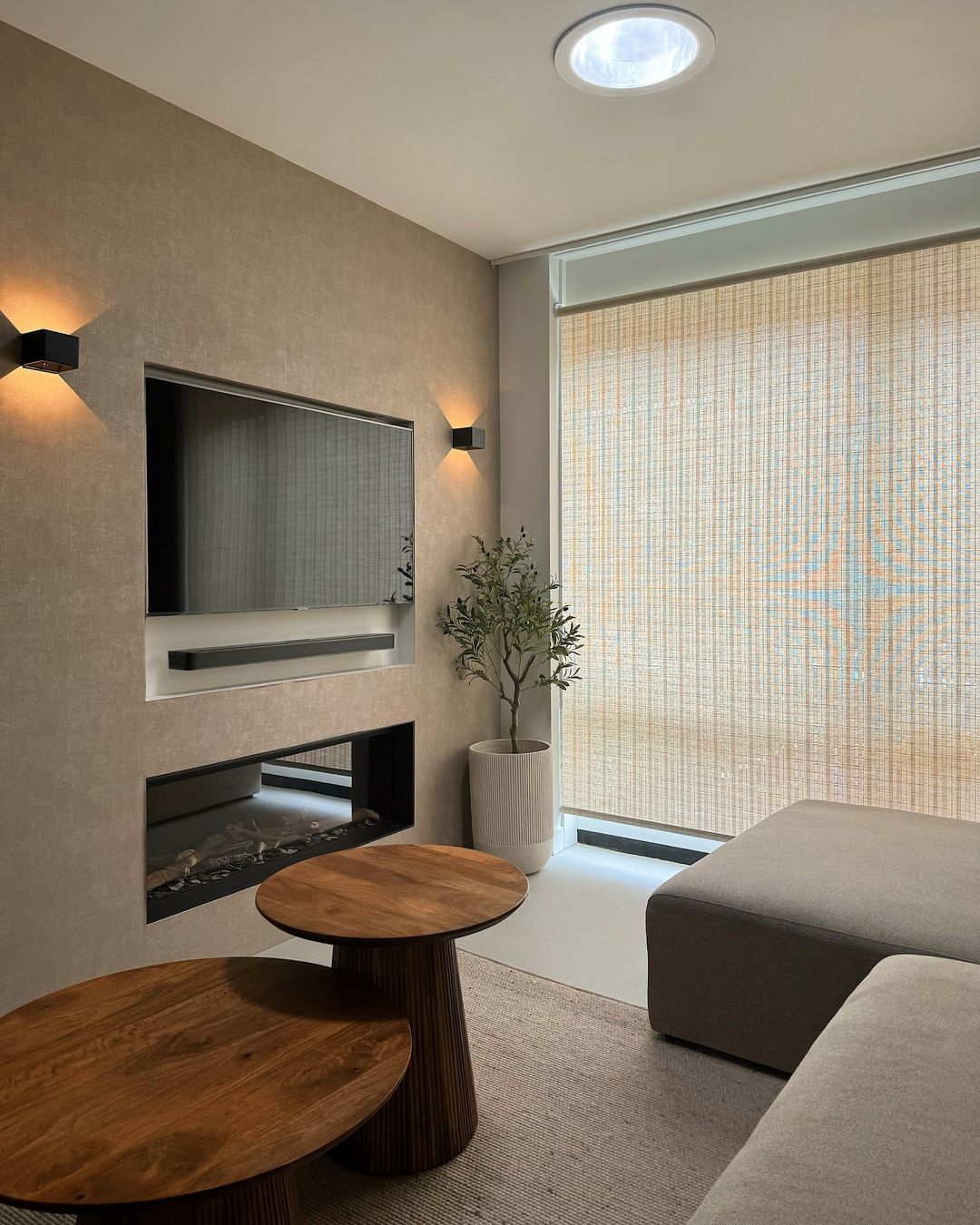 RadiantCube™ | Elegant Wireless Wall Light