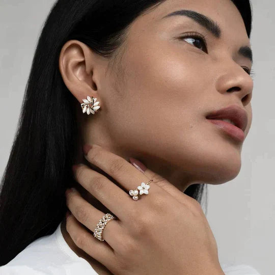 Tori™ – Boucles d'oreilles en pierre courbée et fleur