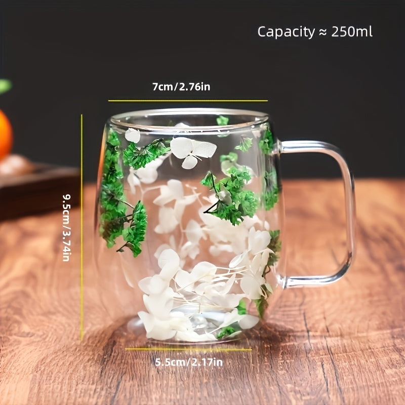 Tasse esthétique en fleurs séchées