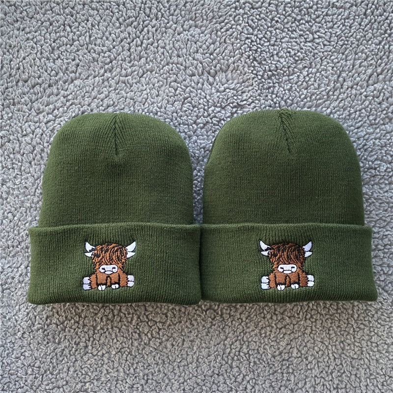 2 stuks Cartoon Highland Cow Geborduurde Beanie Mutsen - Elastische Stretch Fit Lichtgewicht Wintermutsen voor Mannen & Vrouwen, Olijfgroene & Zwarte, Handwasbare Unisex Dierenthema Beanies voor Nieuwjaar & Casual Dragen, Speelse Ontwerp, Textuur