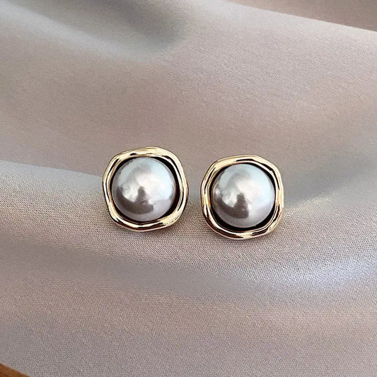 Boucles d'oreilles pendantes chics en perles noires