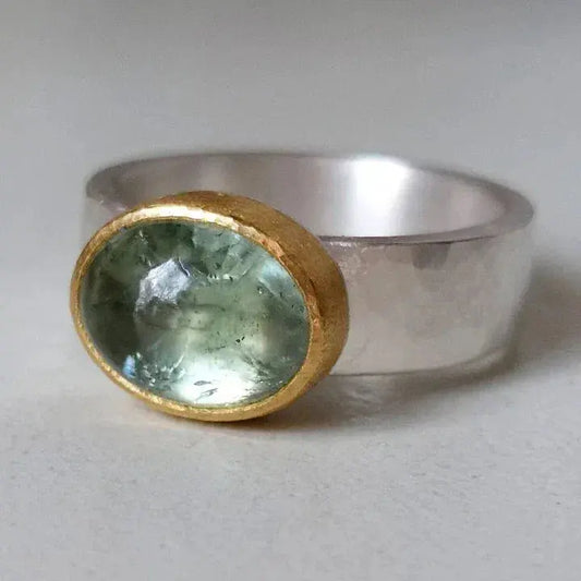 Bague verte vintage avec pierre précieuse ronde