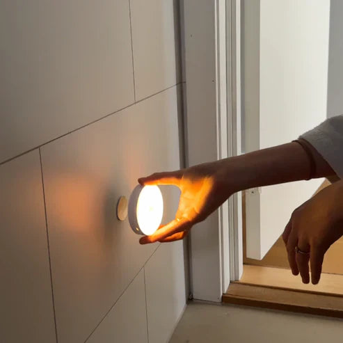 Juno™ I Motion-Sensing Wireless Lamp