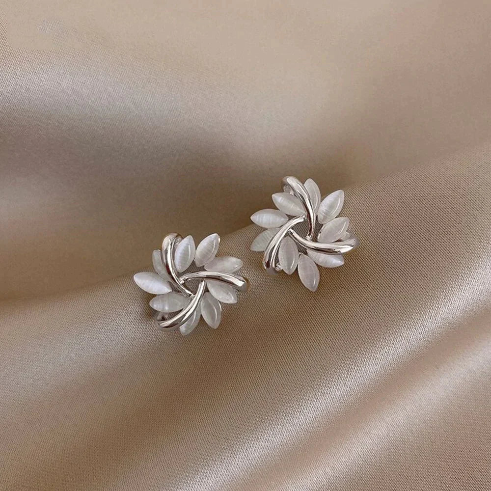 Tori™ – Boucles d'oreilles en pierre courbée et fleur
